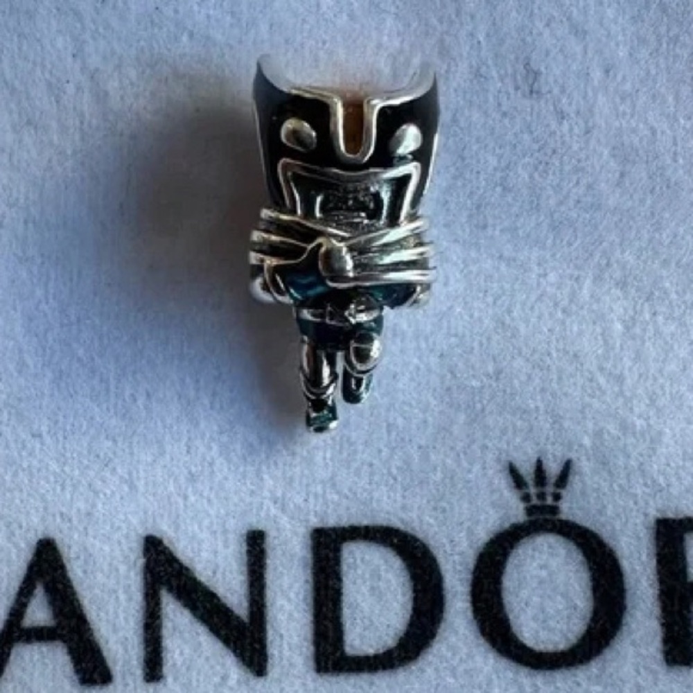 🍉🍏PANDORA Wolverine Charm